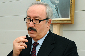 ... Mustafa Kemal Basa, der Vorsitzende der DITIB Sadi Arslan, ...